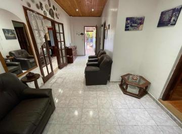 Casa · 70m² · 3 Ambientes · Casa en Venta - 2 Dorm. 2 Baños - 304 m² - Berisso