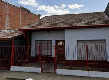Casa de 4 ambientes, Quilmes · Quilmes, Chalet Sobre Namuncura Al 3000