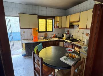 Casa de 3 ambientes, Lomas de Zamora · Cada 3 Ambientes con Cochera y Patio