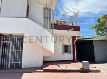 Bodega-Galpón · 452m² · 4 Ambientes · 1 Cochera · Venta de Galpón en Godoy Cruz. Calle Independencia