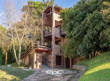 Casa · 330m² · 5 Ambientes · 2 Cocheras · Casa en Venta en Pinamar con Vista Al Golf