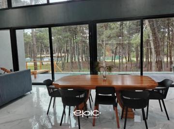 Casa · 238m² · 6 Ambientes · 1 Cochera · Casa en Venta Villarobles