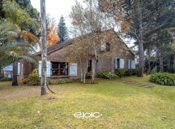 Casa · 140m² · 4 Ambientes · 1 Cochera · Casa a La Venta en Valeria del Mar