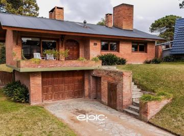 Casa · 220m² · 5 Ambientes · 1 Cochera · Acepta Permuta Y/o Financiación - Venta Casa en Barrio B5 Pinamar