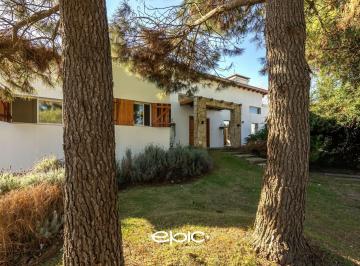 Casa · 248m² · 6 Ambientes · 1 Cochera · Venta Casa en en Golf II Costa Esmeralda