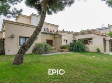 Casa · 326m² · 5 Ambientes · 1 Cochera · Venta Casa en Residencial I Costa Esmeralda