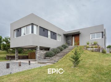 Casa · 225m² · 6 Ambientes · 2 Cocheras · Casa en Senderos II Excelente Calidad Constructiva