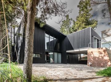 Casa · 250m² · 5 Ambientes · 2 Cocheras · Venta Casa en Senderos II Costa Esmeralda