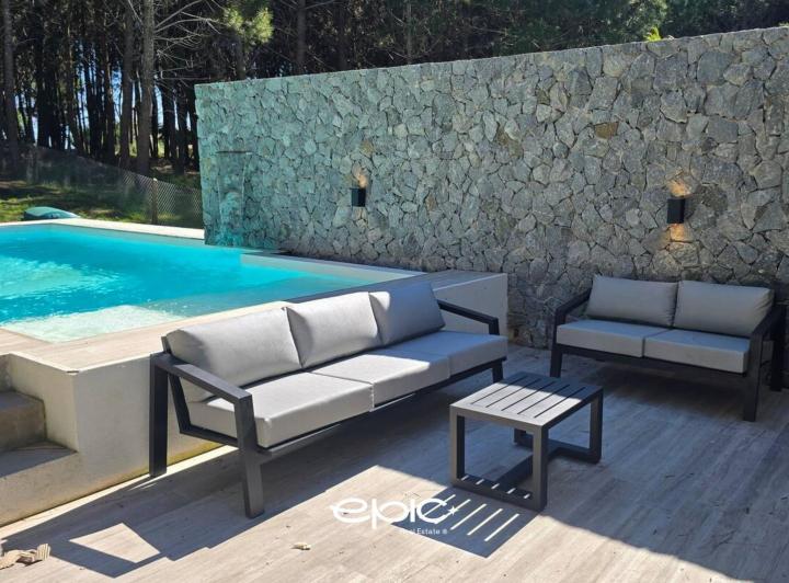 Casa · 212m² · 5 Ambientes · 1 Cochera