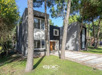 Casa · 180m² · 5 Ambientes · Casa en Venta en Costa Esmeralda