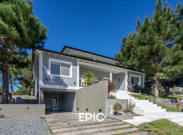 Casa · 200m² · 6 Ambientes · 1 Cochera · Casa en Venta en Ecuestre