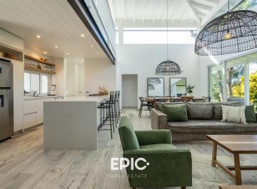 Casa · 200m² · 6 Ambientes · 1 Cochera · Casa en Venta en Ecuestre