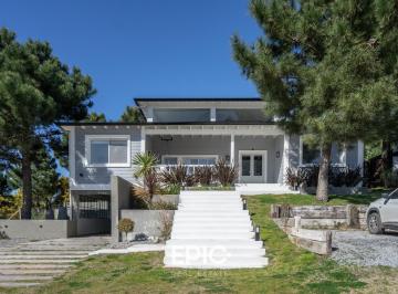 Casa · 200m² · 6 Ambientes · 1 Cochera · Casa en Venta en Ecuestre