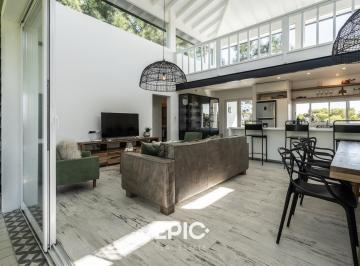 Casa · 200m² · 6 Ambientes · 1 Cochera · Casa en Venta en Ecuestre