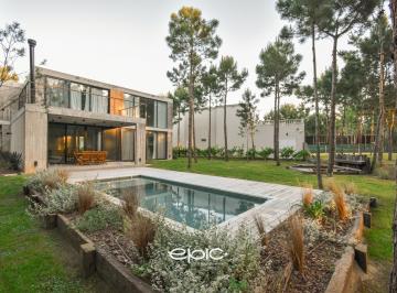 Casa · 280m² · 4 Ambientes · 1 Cochera · Casa en Marítimo IV a 300 m del Mar