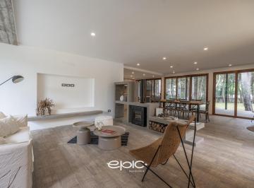 Casa · 240m² · 5 Ambientes · 2 Cocheras · Venta Casa en Residencial I Costa Esmeralda