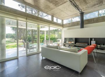 Casa · 260m² · 5 Ambientes · 1 Cochera · Casa Cariló Golf Venta - Permuta