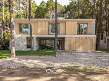 Casa · 339m² · 6 Ambientes · 2 Cocheras · Casa de Calidad en Venta, Pinamar Norte