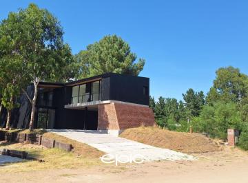 Casa · 182m² · 4 Ambientes · Venta Casa en Costa Esmeralda Senderos III
