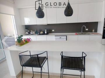 Casa · 220m² · 4 Ambientes · 2 Cocheras · Casa en Venta a La Laguna