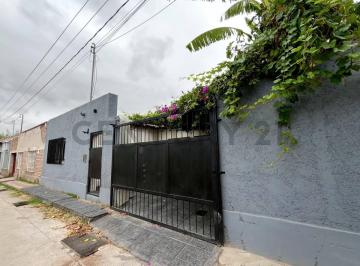 Casa · 90m² · 4 Ambientes · 1 Cochera · Century 21 López Vende Casa Ubicada en La Cuarta Sección, Capital, Mendoza.