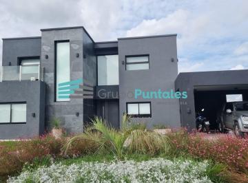 Casa · 229m² · 6 Ambientes · 2 Cocheras · Excelente Casa en Venta en Barrio La Magdalena Canning con 4 Dorm.