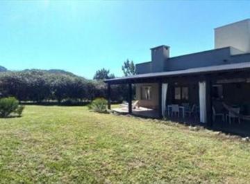 Casa · 295m² · 5 Ambientes · 5 Cocheras · Exc Casa Vta 4 Dorm Pil/qcho/ Exc. Zona en Villa San Lorenzo