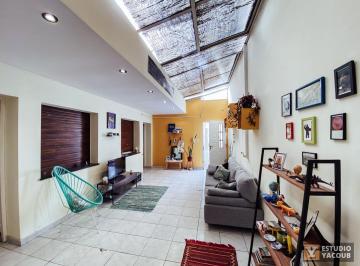 PH · 140m² · 4 Ambientes · PH en Venta - 3 Dorm. 2 Baños - Patio - 140 m² - La Plata