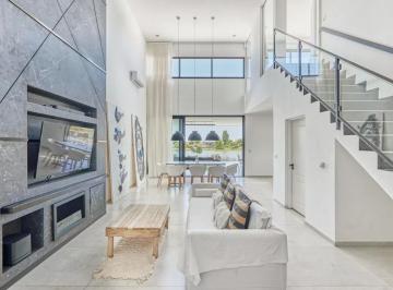 Casa · 315m² · 6 Ambientes · 2 Cocheras · Casa en Venta - 5 Dorm. 5 Baños - 820 m² - El Canton, Escobar