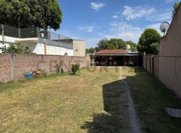 Casa · 70m² · 3 Ambientes · 1 Cochera · Venta Casa 3 Ambientes a Reciclar con Amplio Jardin en Ituzaingo
