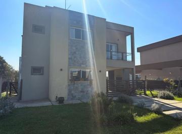 DEL-DEL-43_2 · Venta Casa 4 Ambientes Piscina Propia Amenities