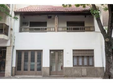 Casa · 157m² · 8 Ambientes · 2 Cocheras · Casa en Venta 4 Dorm. Barrio Martin