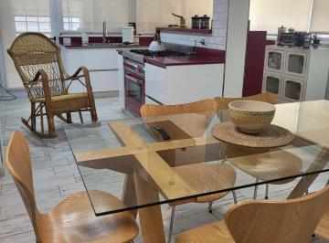 Casa · 221m² · 5 Ambientes · Venta - Casa de 3 Dorm. con Piscina en Funes