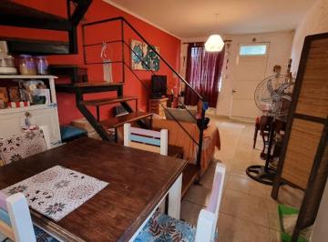Casa · 61m² · 3 Ambientes · 1 Cochera · Casa Dúplex en B° Sgto. Cabral 2 Dorm y Cochera