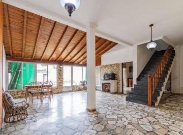 Casa · 235m² · 4 Ambientes · 1 Cochera · Casa en Venta con Jardín y Local San Justo
