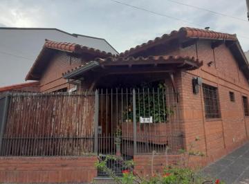 Casa · 182m² · 5 Ambientes · Ramallo 100, Sarandi ¡Casa en Venta!