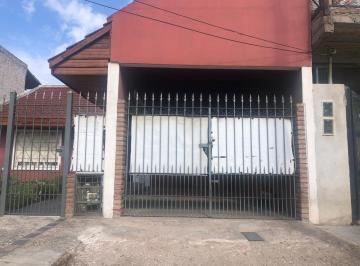 Casa · 300m² · 3 Ambientes · 1 Cochera · Republica de Cuba 2400, Ezpeleta