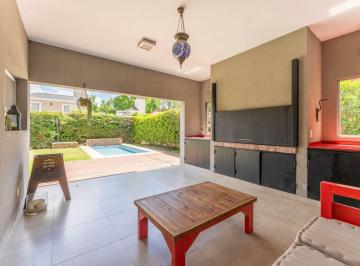 Casa · 188m² · 4 Ambientes · 1 Cochera · Casa 4 Amb Venta Banco Provincia Quincho Pileta