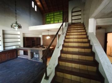 Casa · 228m² · 6 Ambientes · 1 Cochera · Venta, Hermoso Chalet a Refaccionar