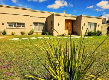 Casa · 208m² · 7 Ambientes · 2 Cocheras · Venta Casa en Colinas de Carrasco 4 Dorm.