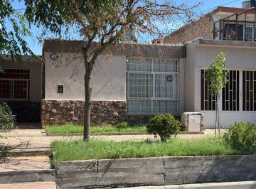 Casa · 100m² · 4 Ambientes · 1 Cochera · Casa Venta Barrio Av Sur, 3 Dorm.
