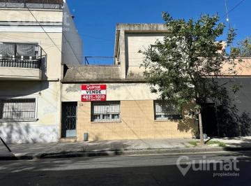 Casa · 166m² · 5 Ambientes · Casa a Reciclar, Sobre Lote Propio de 141 m² Gran Oportunidad Velez Sarsfield Límite con Floresta.