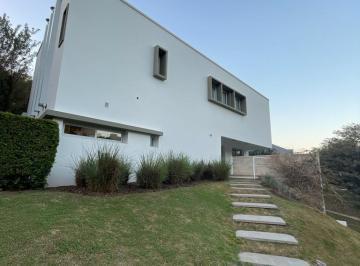 Casa · 400m² · 6 Ambientes · 2 Cocheras · Casa Exclusiva en Venta en La Rufina