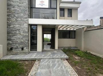 Casa · 170m² · 1 Ambiente · Casa en Venta en Barrio Arguello a Estrenar
