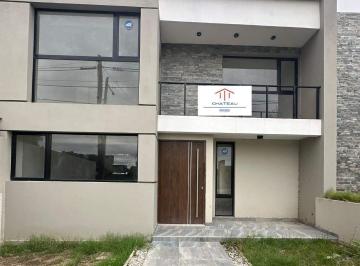 Casa · 170m² · 5 Ambientes · 2 Cocheras · Casa en Venta en Arguello a Estrenar