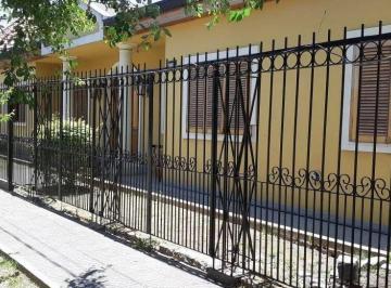 Casa · 230m² · 3 Ambientes · 2 Cocheras · Casa Venta - 2 Dorm. 3 Baño - 600 m² Totales - Ringuelet