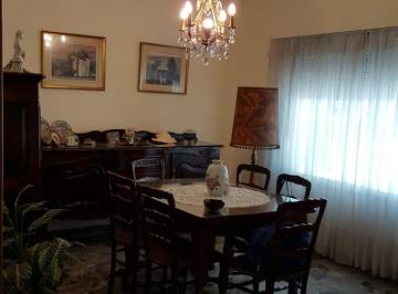 Casa · 200m² · 4 Ambientes · 1 Cochera · Casa en Venta - 2 Dorm. 2 Baños - 200 m² - Liniers
