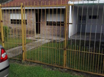 Casa · 100m² · 4 Ambientes · 1 Cochera · Casa en Venta - 3 Dorm. 2 Baños 1 Cochera - 100 m² - Los Hornos