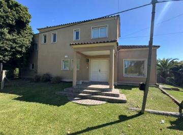 Casa · 180m² · 4 Ambientes · 4 Cocheras · Casa en Venta - 3 Dorm. 4 Baños 4 Cocheras - 550 m² - Villa Elisa [financiada]