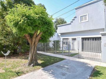 Casa · 120m² · 4 Ambientes · 2 Cocheras · Casa en Venta - 3 Dorm. y Piscina - 300 m 2 Totales - Manuel B. Gonnet